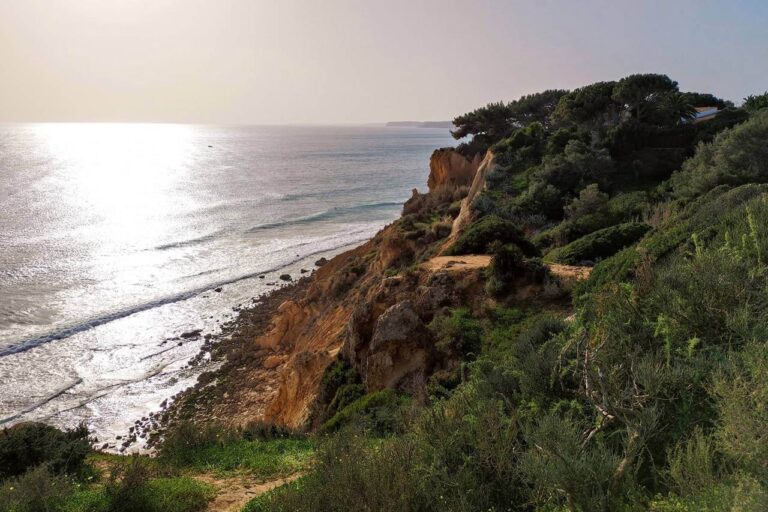 szlak z ponta de piedade w strone praia de luz algarve